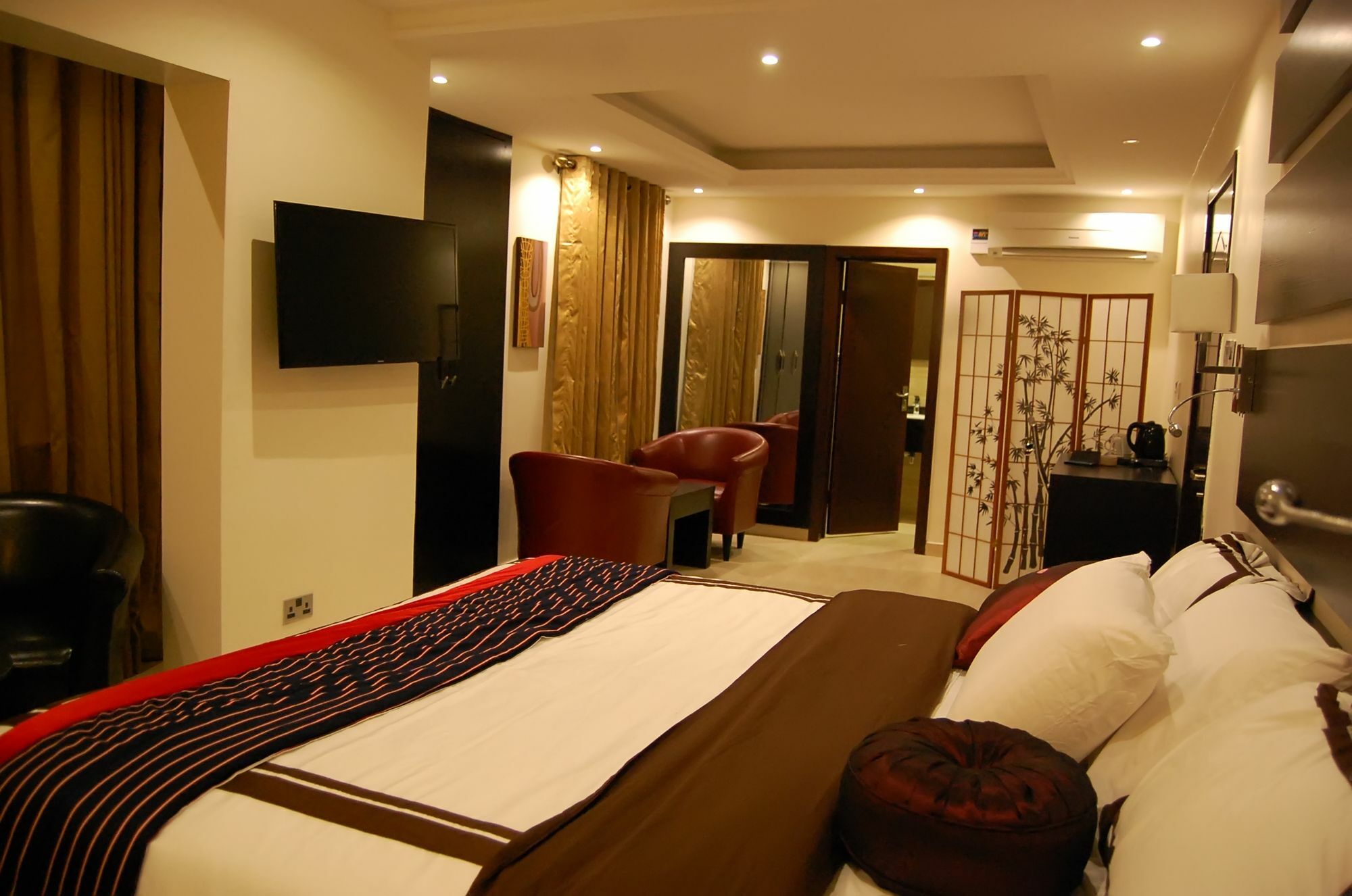 The Montrose Hotel Леки Екстериор снимка