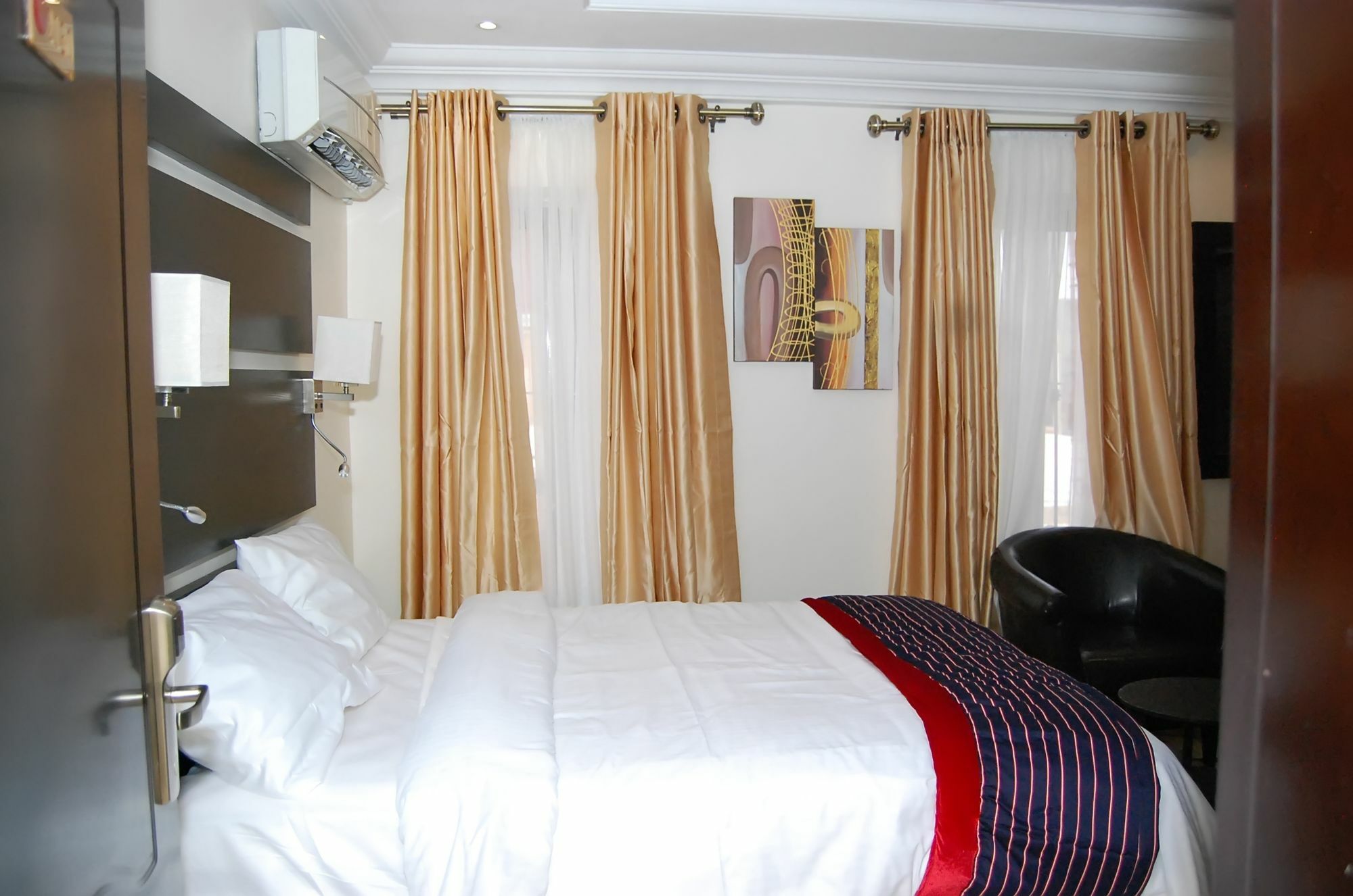 The Montrose Hotel Леки Екстериор снимка