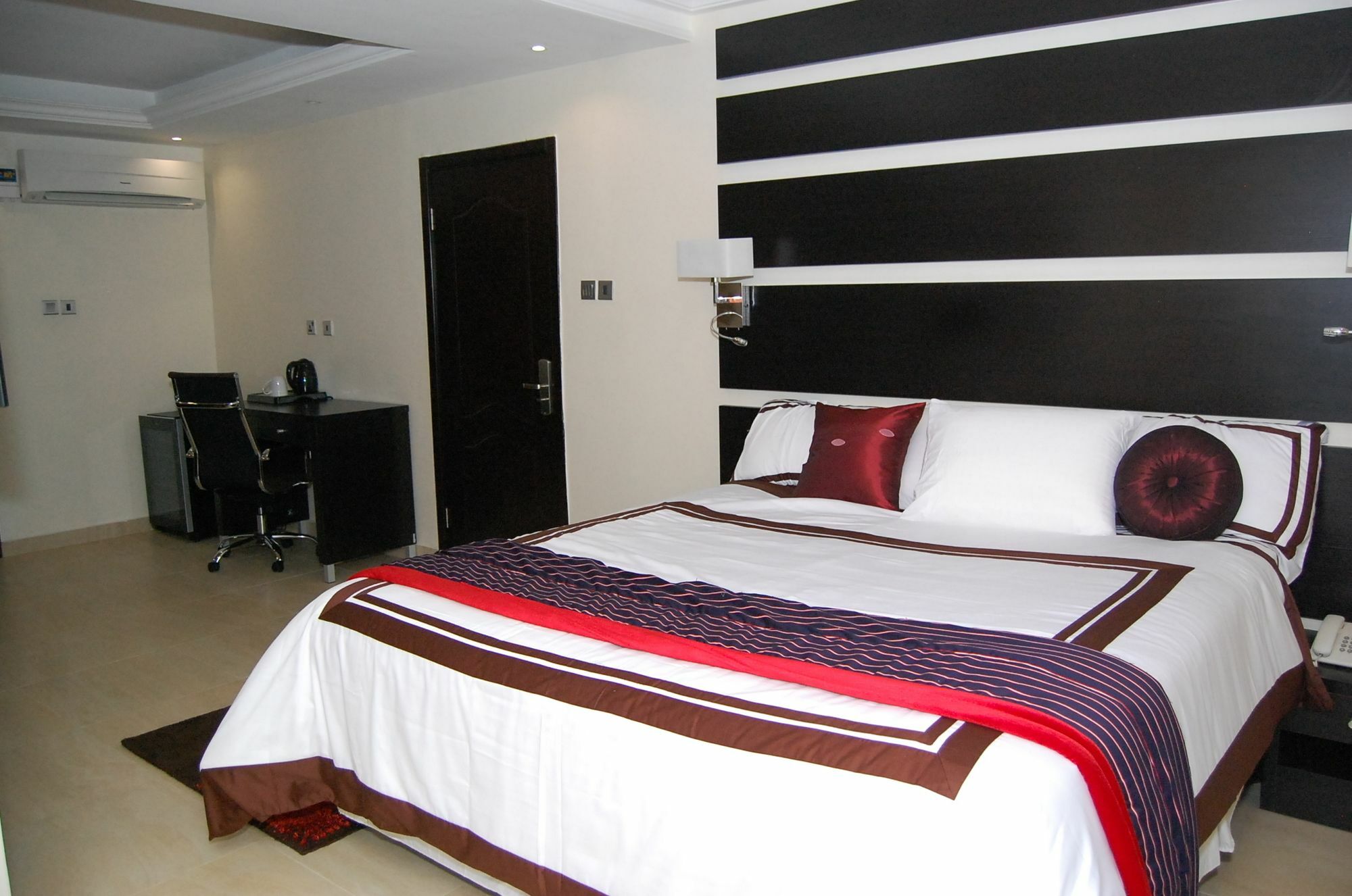 The Montrose Hotel Леки Екстериор снимка