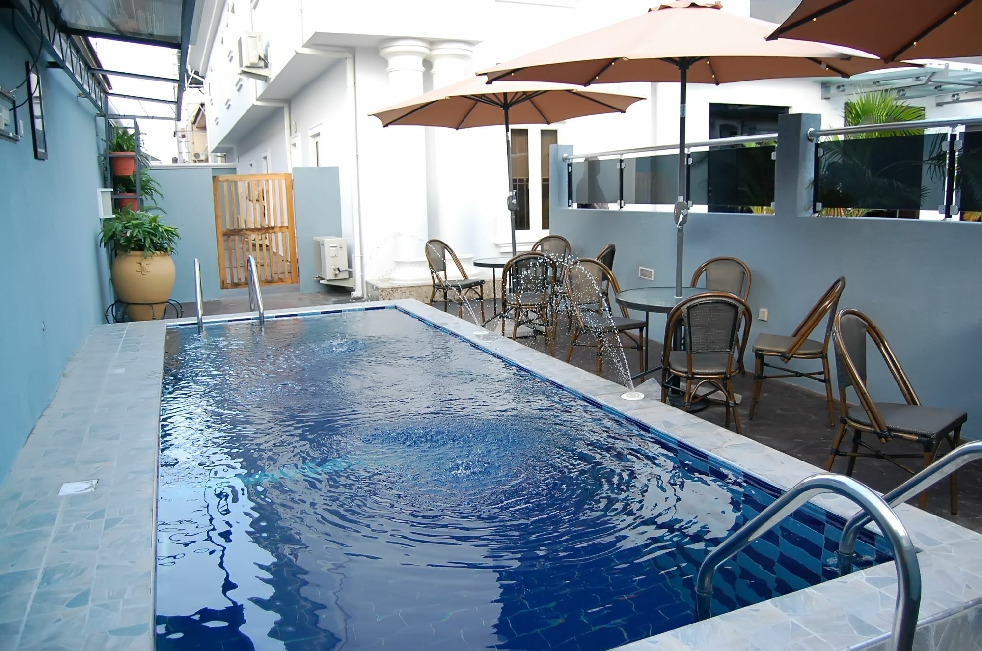 The Montrose Hotel Леки Екстериор снимка