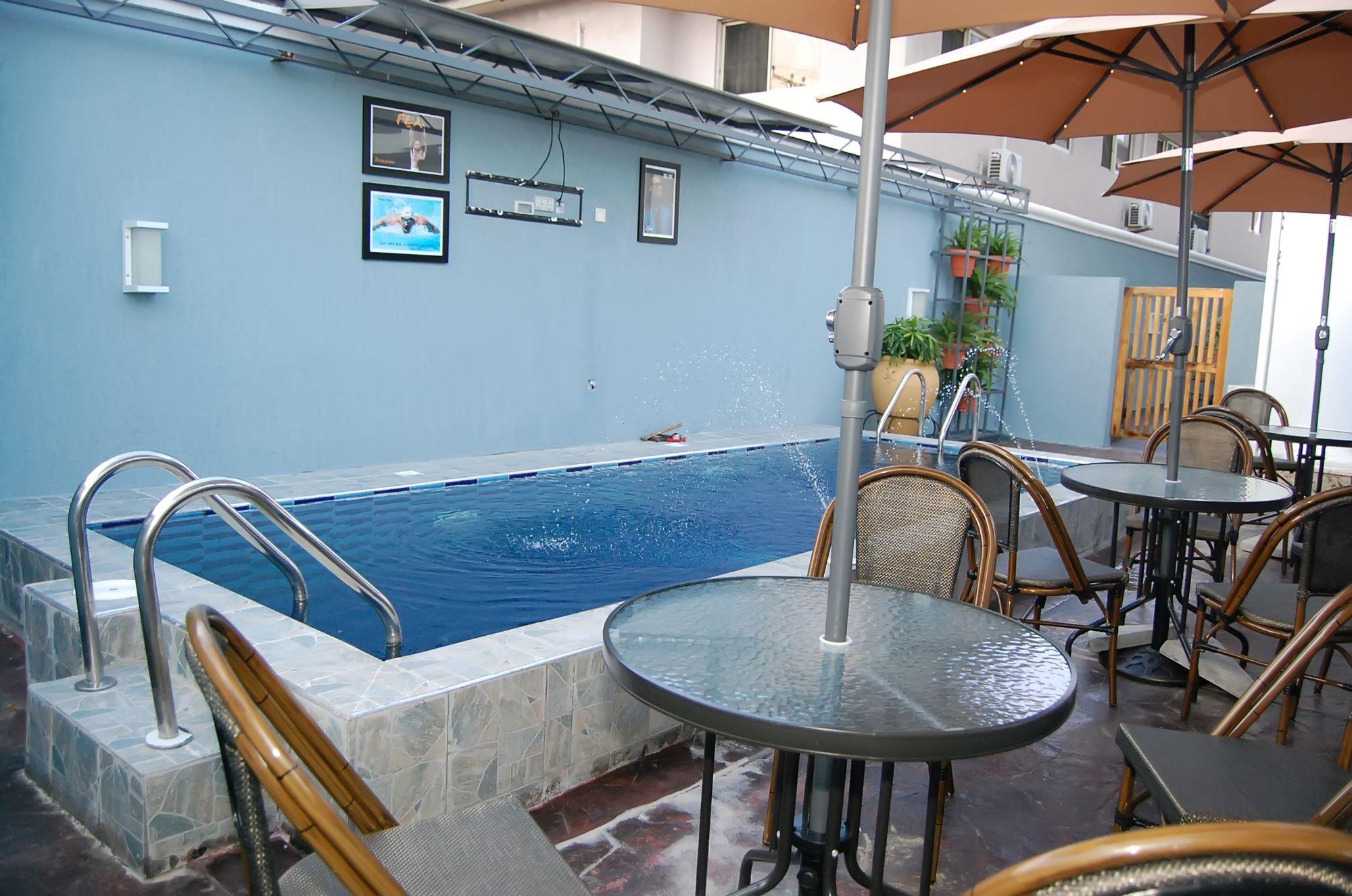 The Montrose Hotel Леки Екстериор снимка